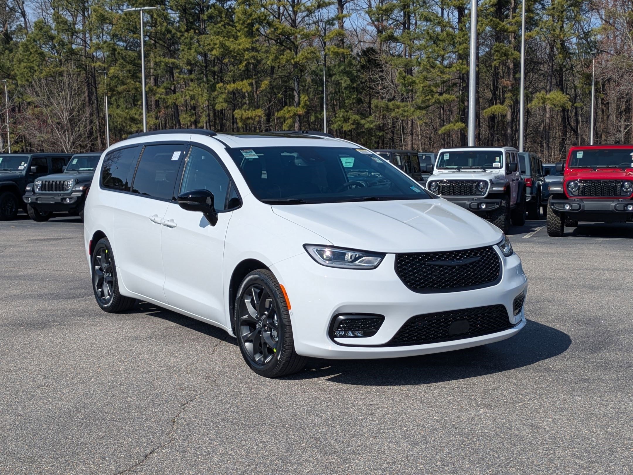 New 2026 Chrysler Pacifica Limited image 3