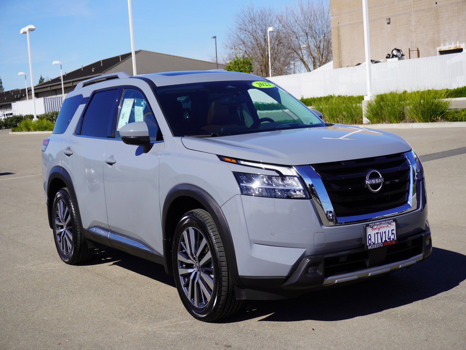 Used 2022 Nissan Pathfinder Platinum w/ Cargo Package image 1