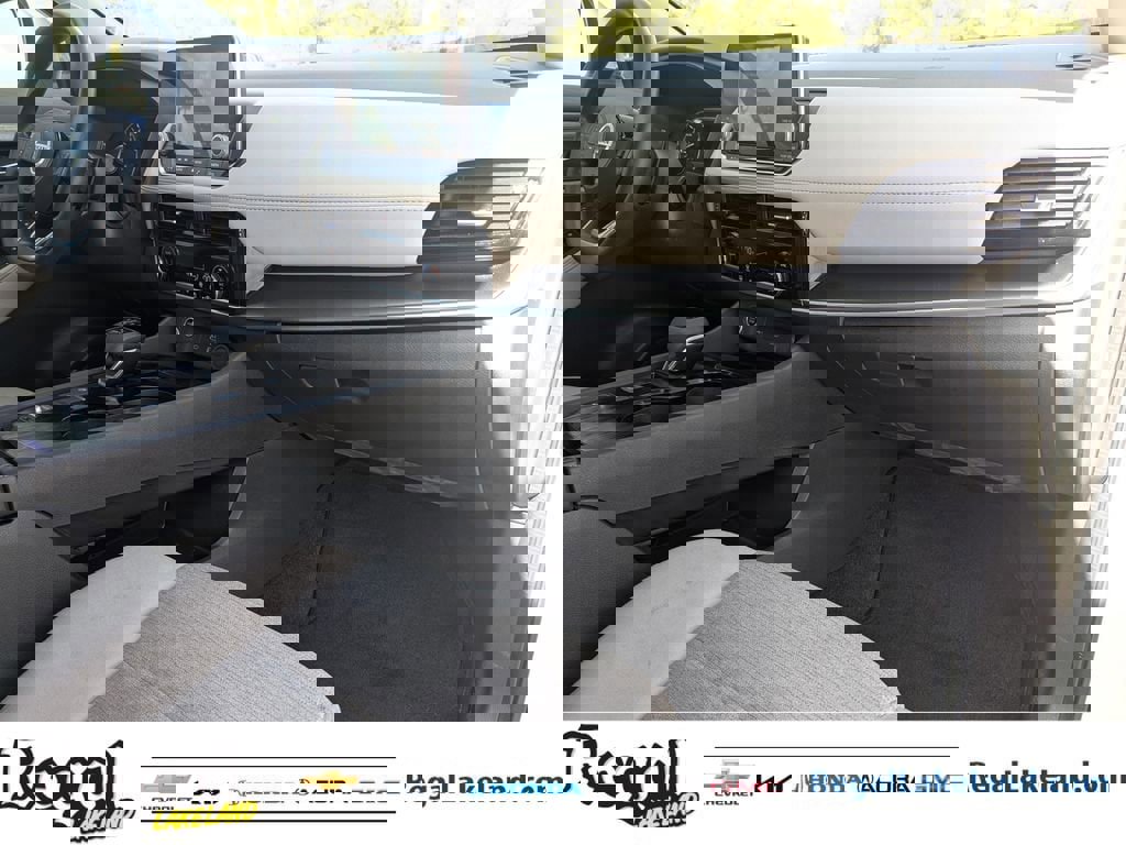 Used 2021 Nissan Rogue SV image 9