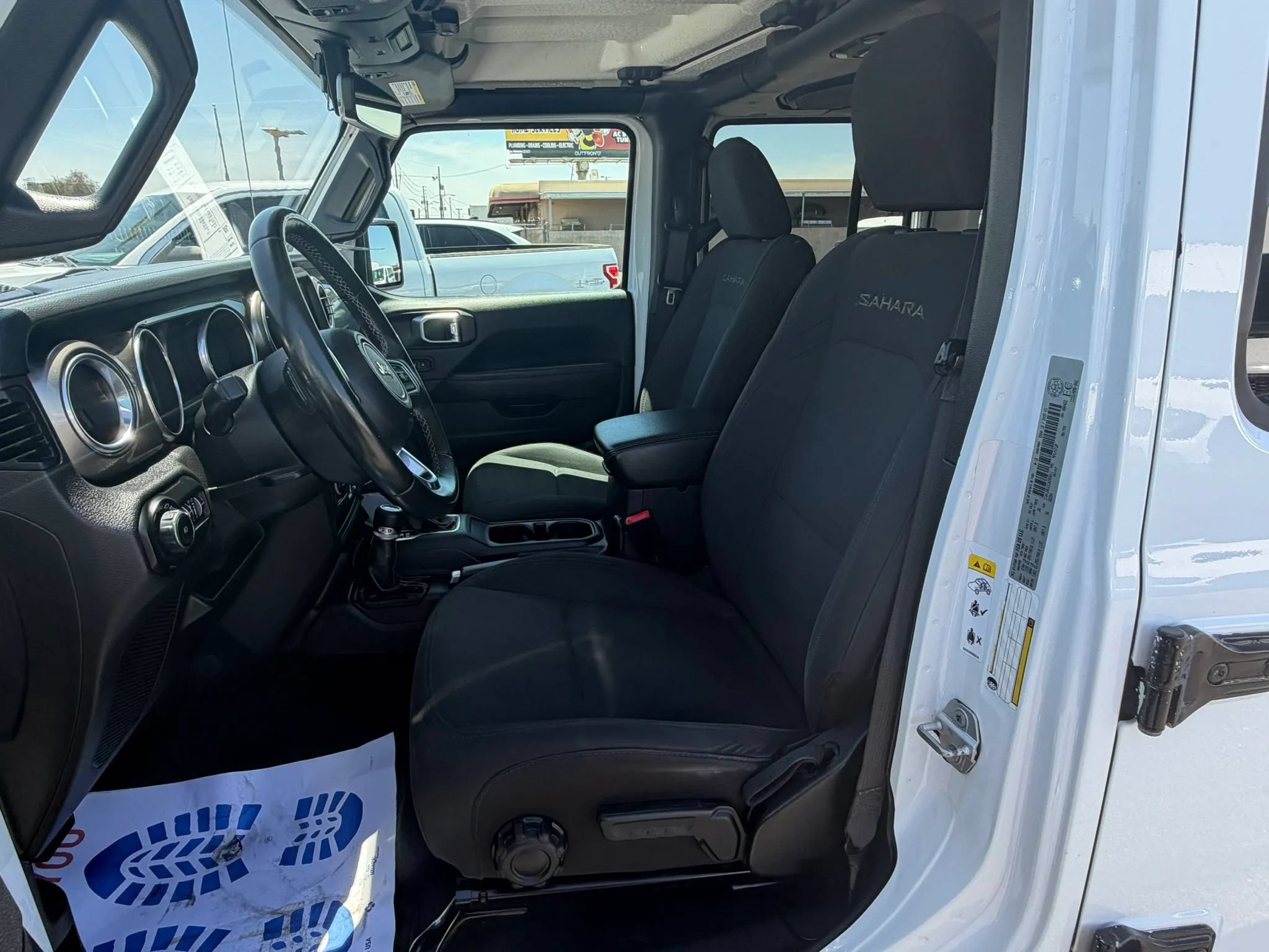 Used 2018 Jeep Wrangler Unlimited Sahara w/ Uconnect 4C Nav & Sound Group AWD/4WD image 14