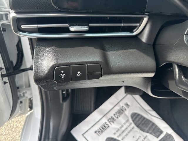 Certified 2024 Hyundai Elantra SEL image 18