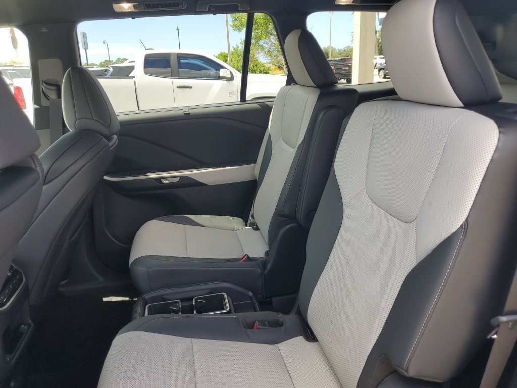 Used 2025 Lexus TX 500h AWD w/ Technology Package image 14