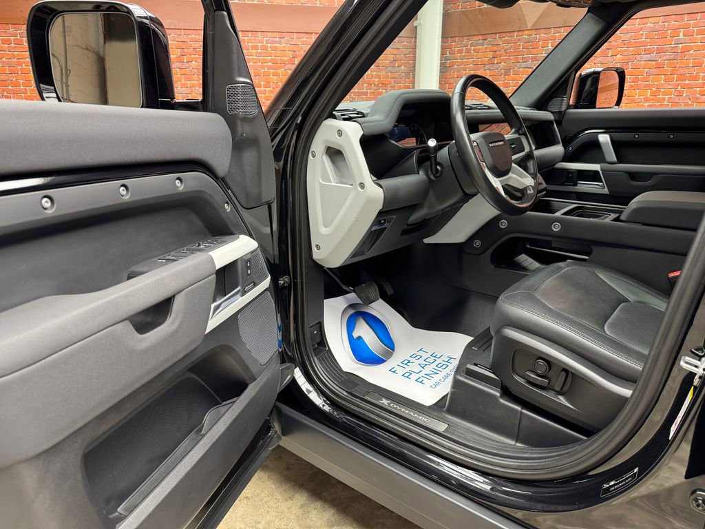 Used 2023 Land Rover Defender 110 X-Dynamic SE AWD/4WD image 9