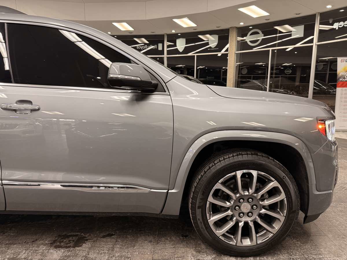 Used 2023 GMC Acadia Denali w/ Denali Technology Package FWD image 6