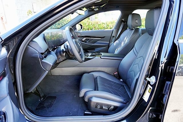Used 2026 BMW 530i w/ Premium Package RWD image 14
