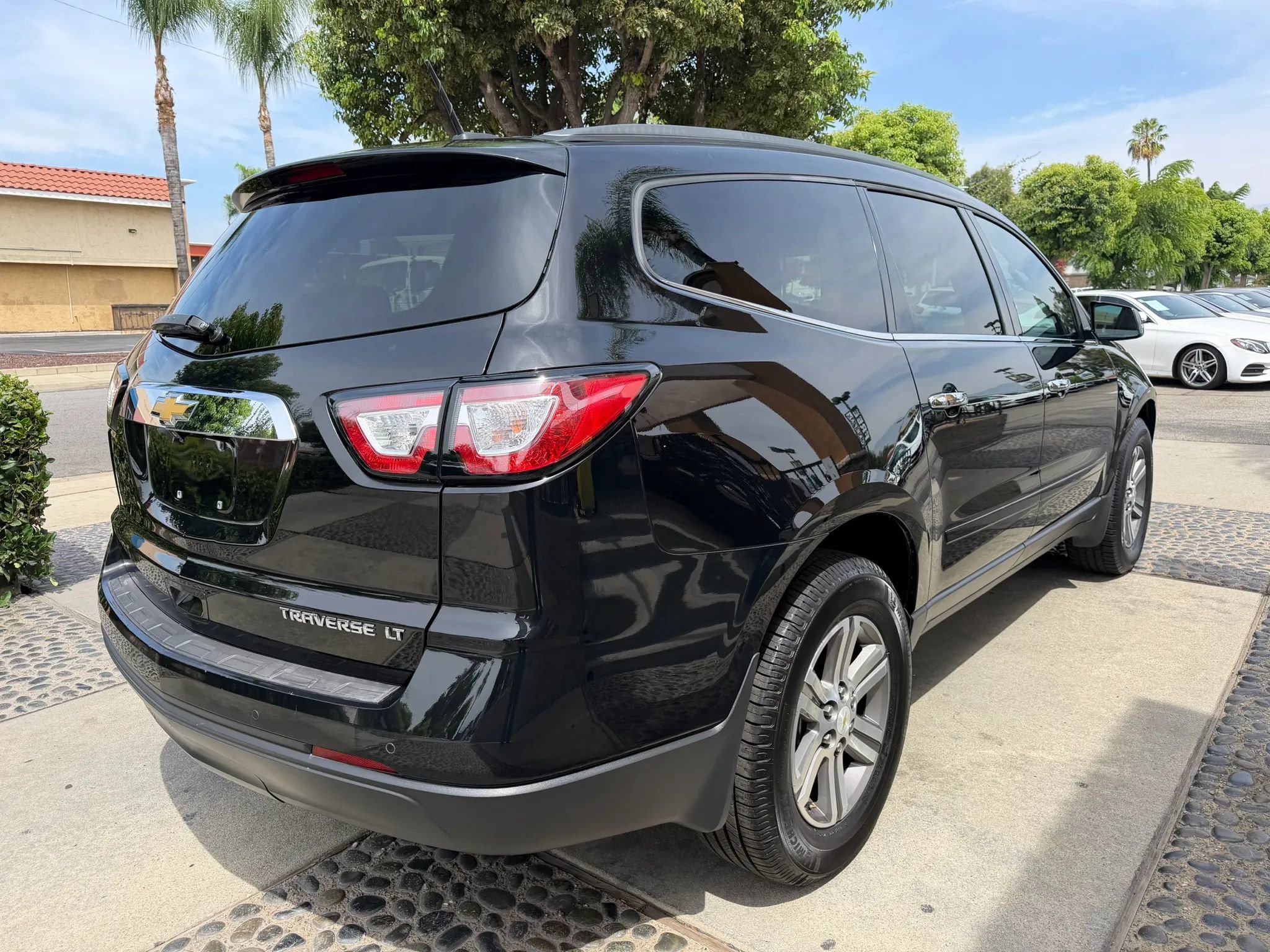 Used 2016 Chevrolet Traverse LT FWD image 5