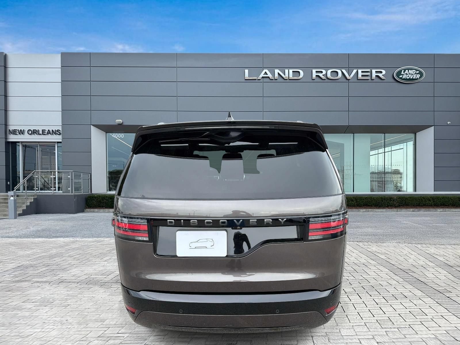 Used 2025 Land Rover Discovery Dynamic SE AWD/4WD image 7