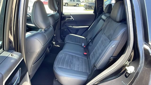 Used 2025 Mitsubishi Outlander SE AWD/4WD image 12