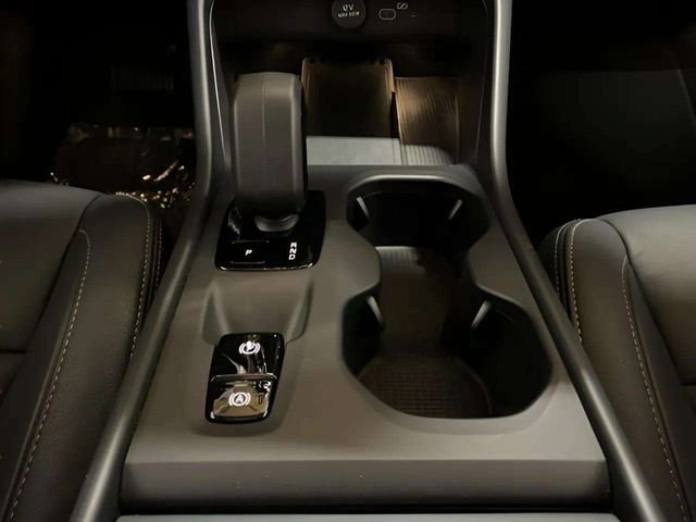 Used 2025 Volvo XC40 B5 Core image 39