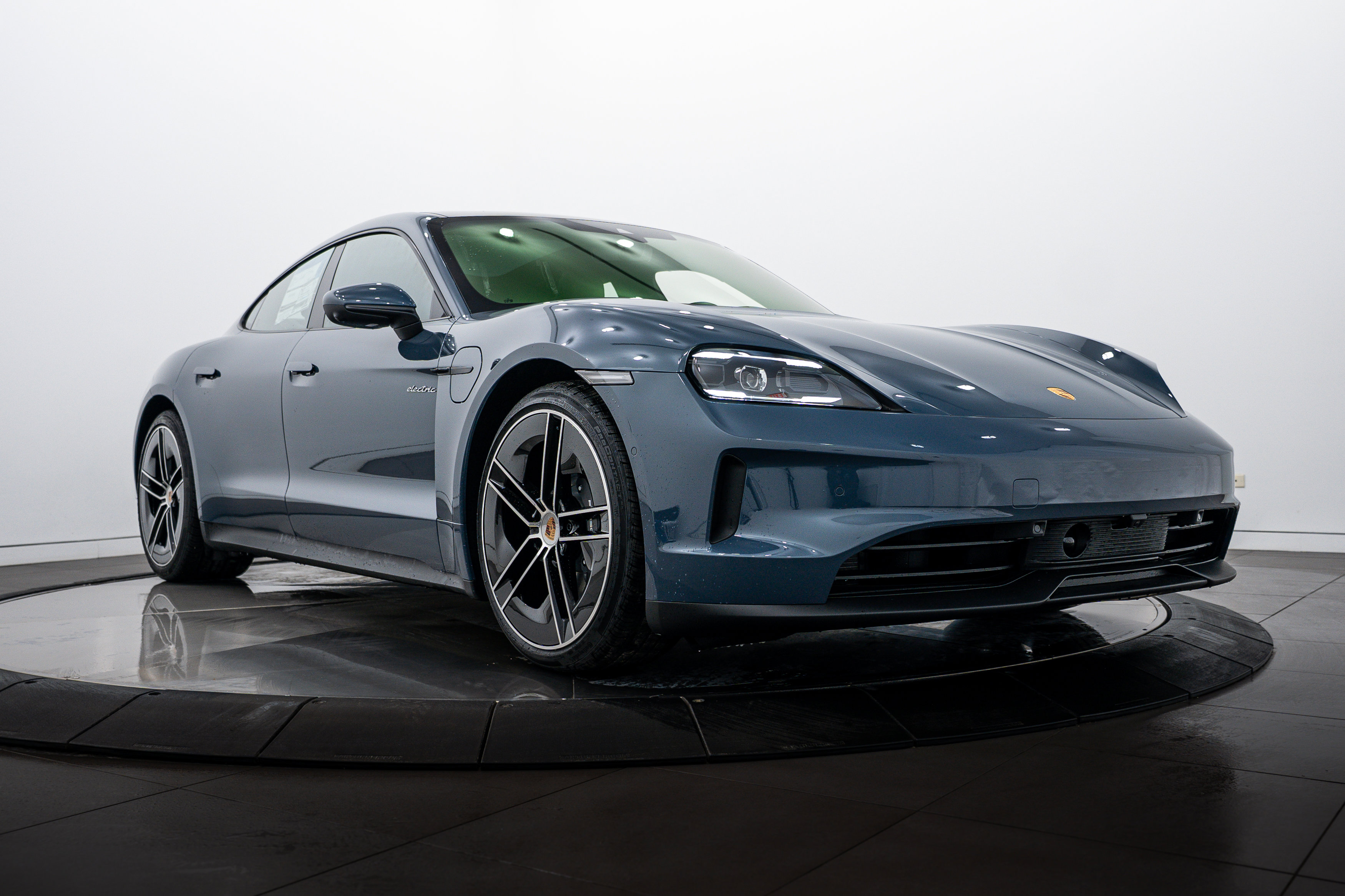 New 2026 Porsche Taycan image 9
