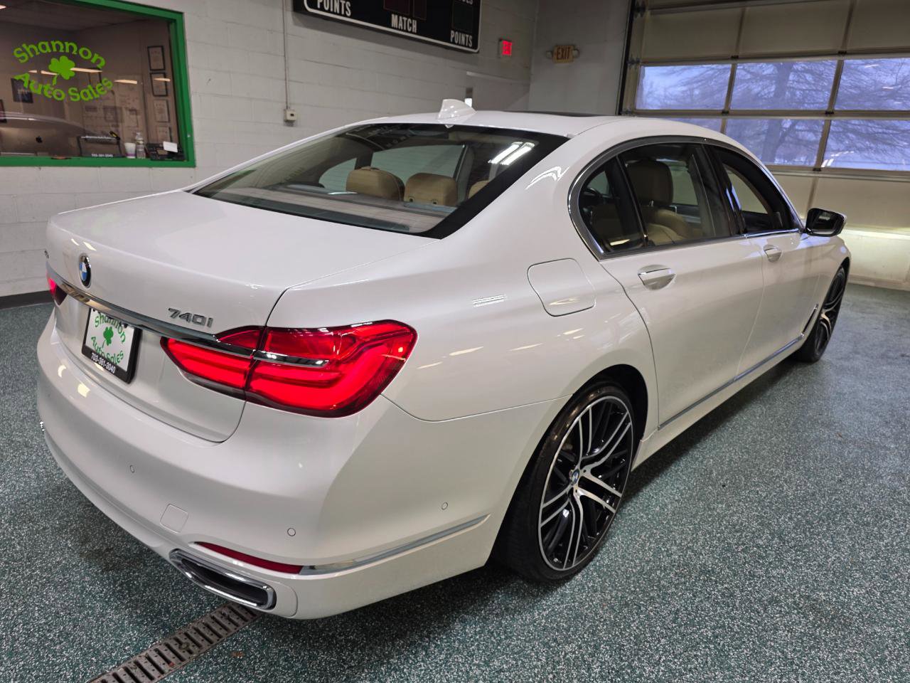 Used 2017 BMW 740i xDrive image 6