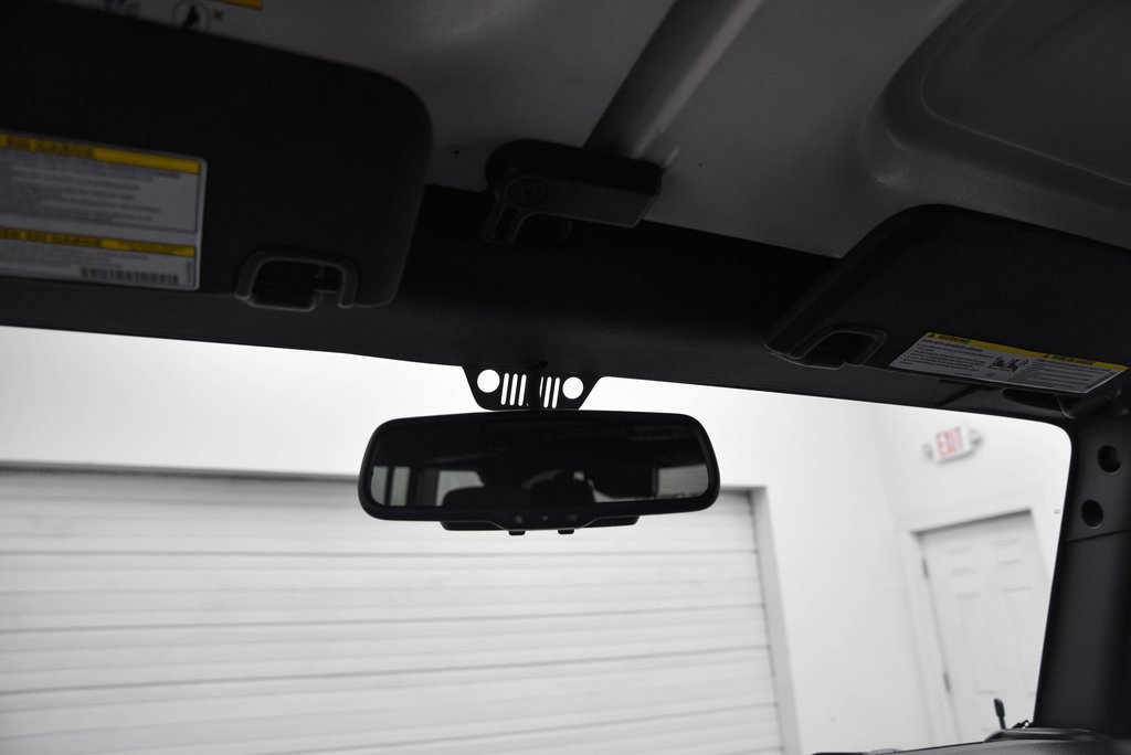 Used 2016 Jeep Wrangler Unlimited Sahara w/ Connectivity Group image 17