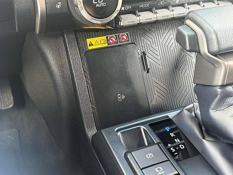 Used 2025 Toyota 4Runner Limited AWD/4WD image 33