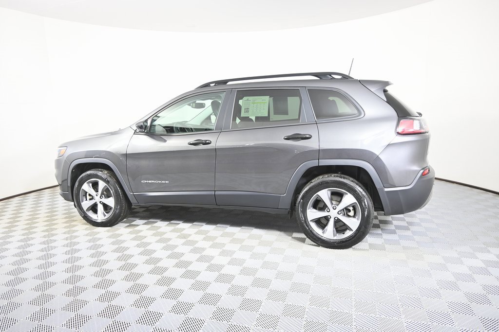 Used 2022 Jeep Cherokee Limited image 3