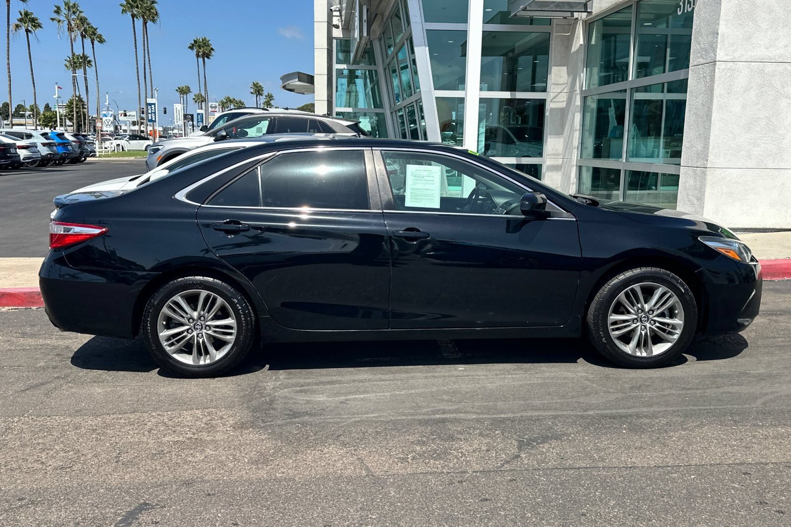 Used 2017 Toyota Camry SE FWD image 3