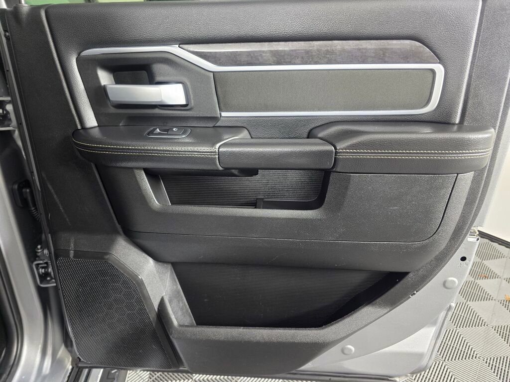 Used 2024 RAM 3500 Big Horn image 38