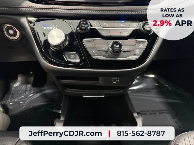 New 2027 Chrysler Pacifica Select FWD image 18