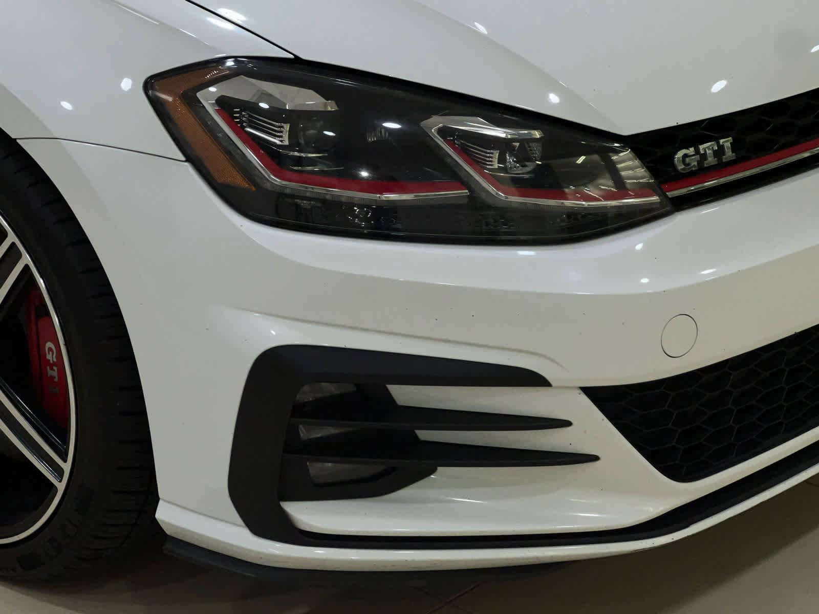 Used 2018 Volkswagen GTI SE image 2