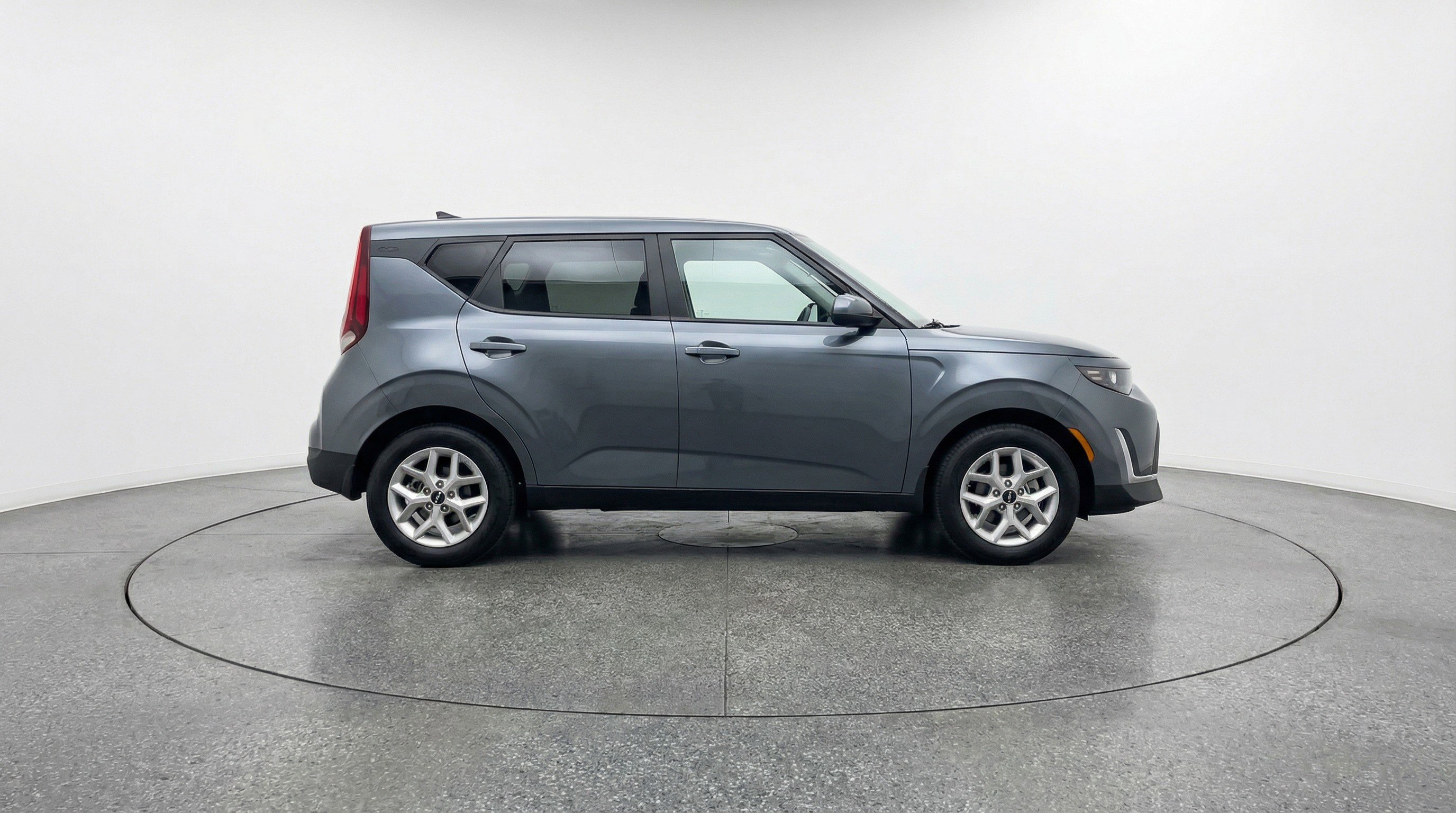 Used 2025 Kia Soul LX w/ LX Technology Package FWD image 11