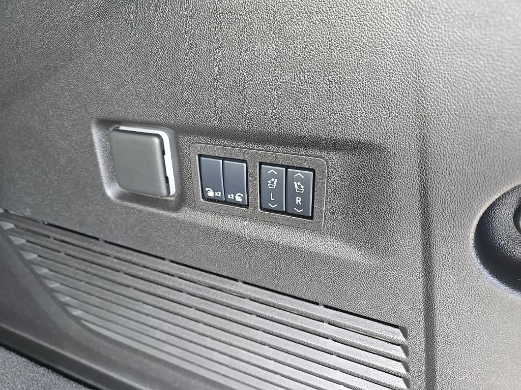 Used 2025 GMC Yukon XL Denali Ultimate image 6