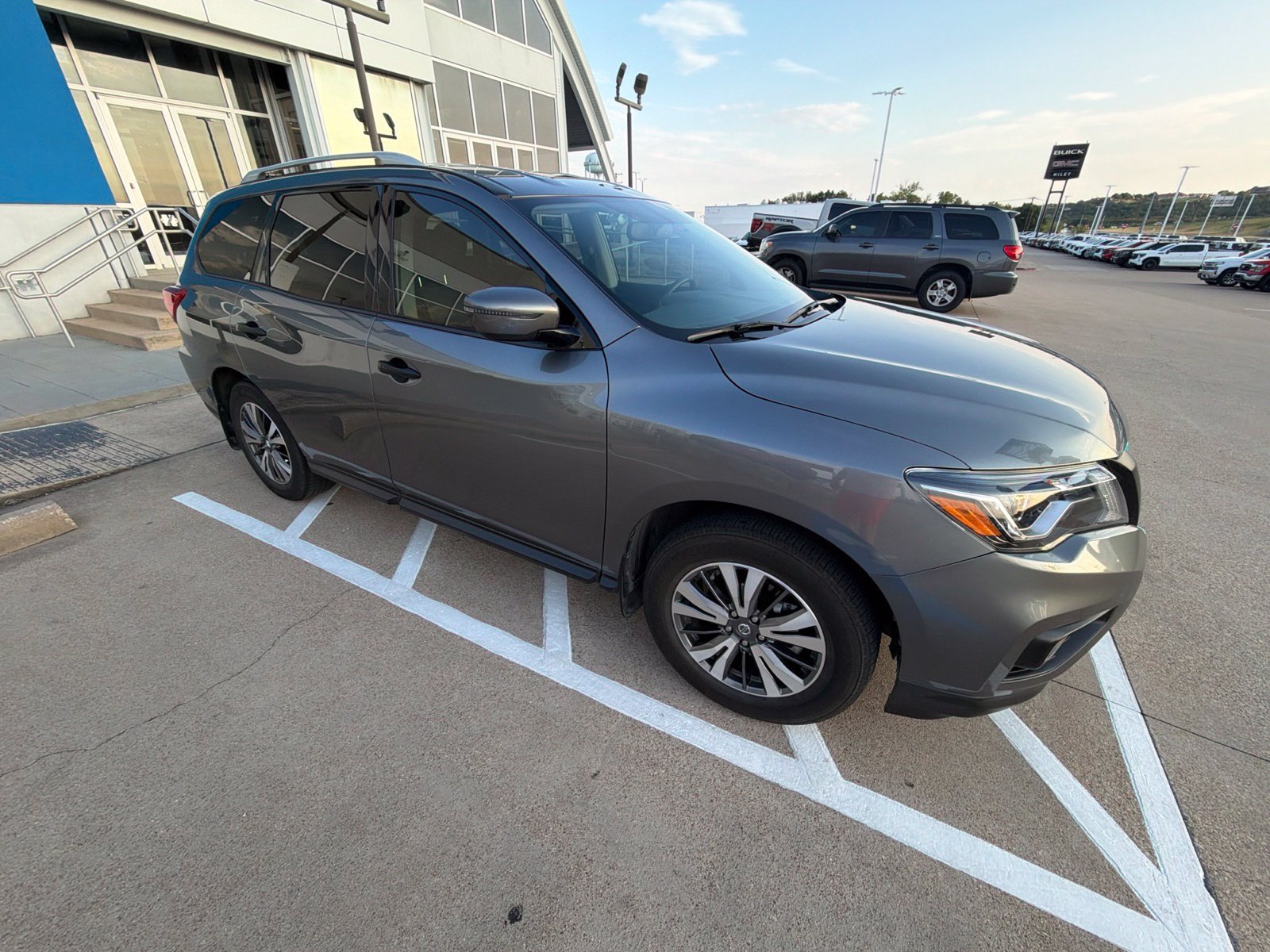 Used 2020 Nissan Pathfinder SV FWD image 21