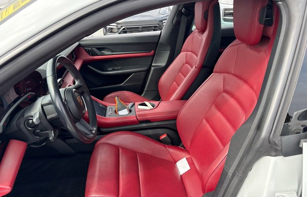 Used 2021 Porsche Taycan image 2