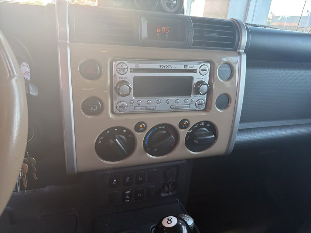 Used 2014 Toyota FJ Cruiser 4WD w/ Upgrade Package image 8