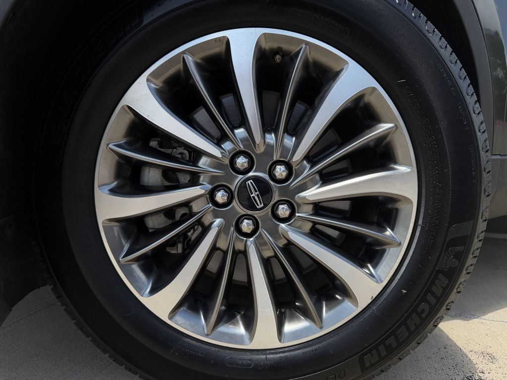 Used 2019 Lincoln Nautilus Select w/ Class II Trailer Tow Package AWD/4WD image 9