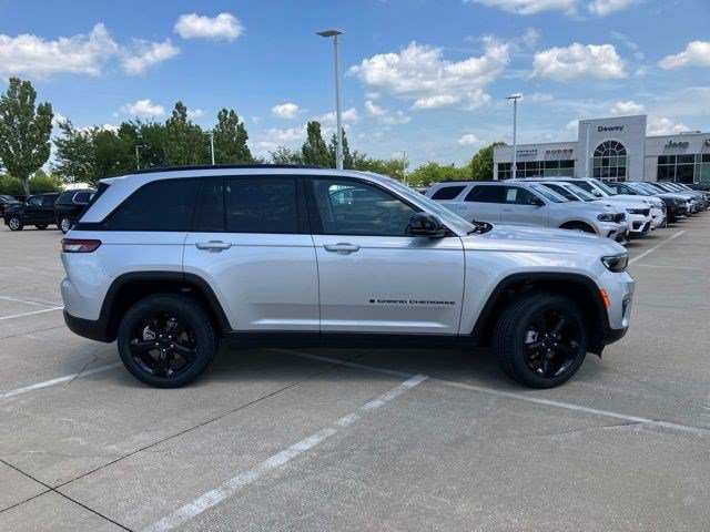 Certified 2023 Jeep Grand Cherokee Limited w/ Luxury Tech Group II AWD/4WD image 5