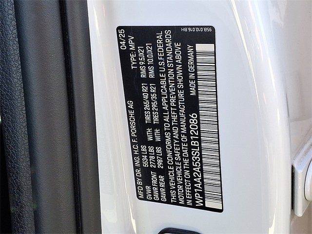 Used 2025 Porsche Macan image 31