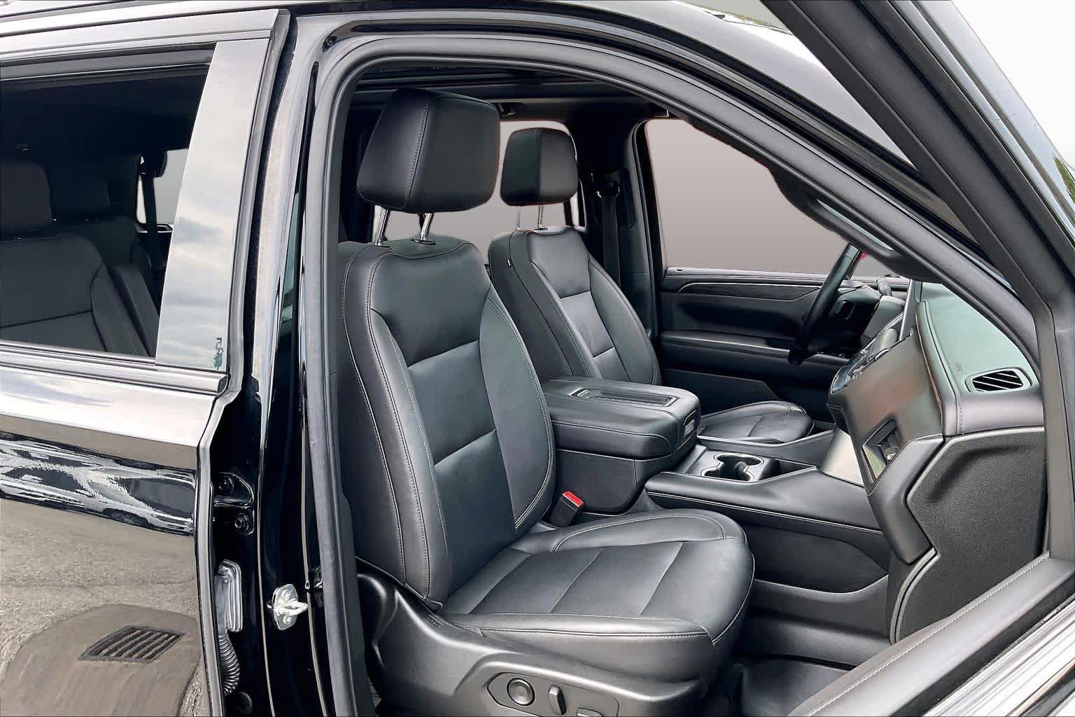 Used 2022 Chevrolet Tahoe Z71 w/ Z71 Off-Road Package AWD/4WD image 9