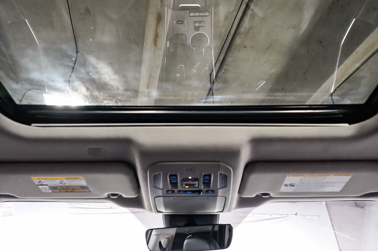 Used 2022 Toyota Highlander XLE FWD image 16