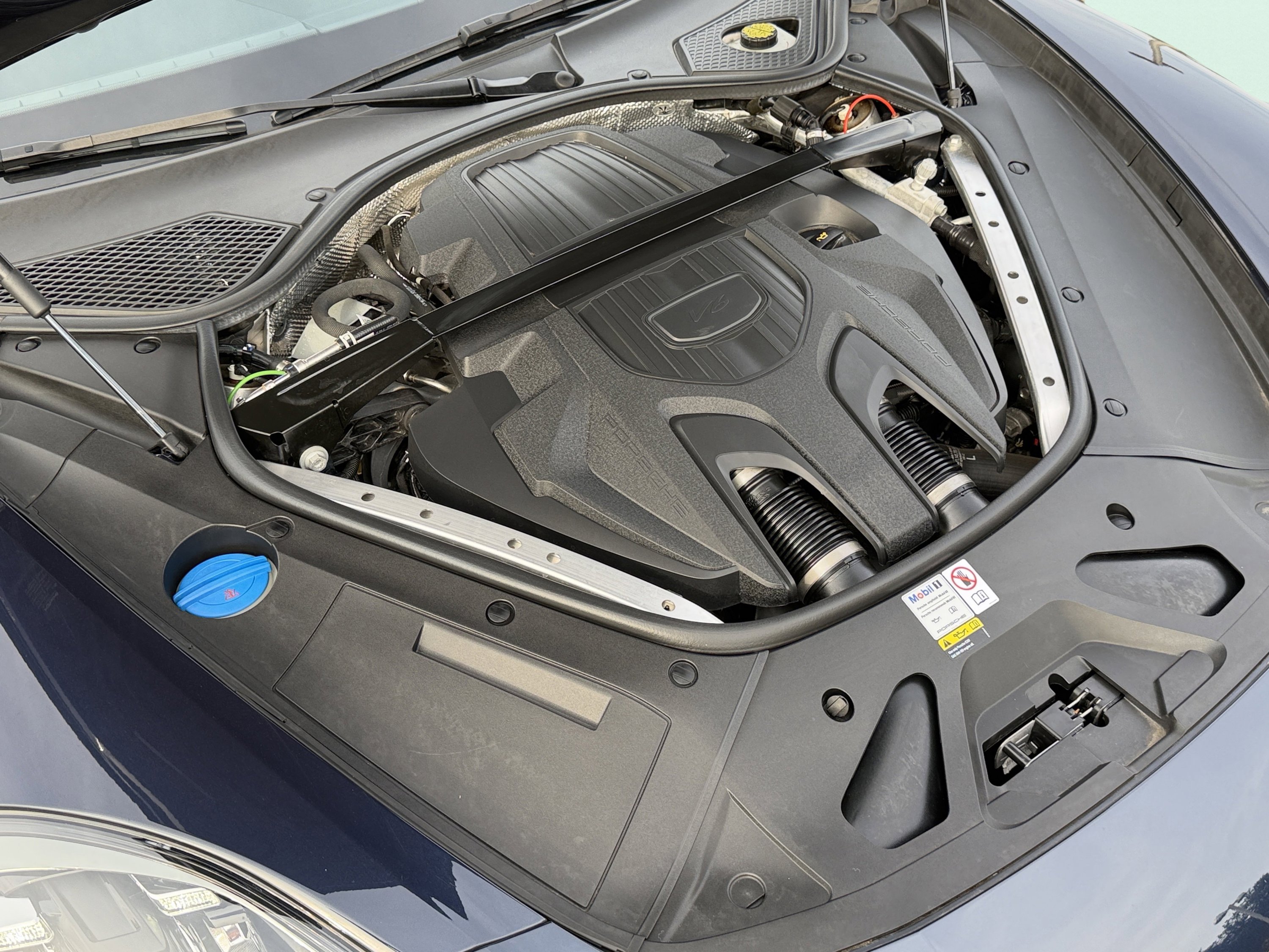 Used 2023 Porsche Panamera 4 Platinum Edition image 18