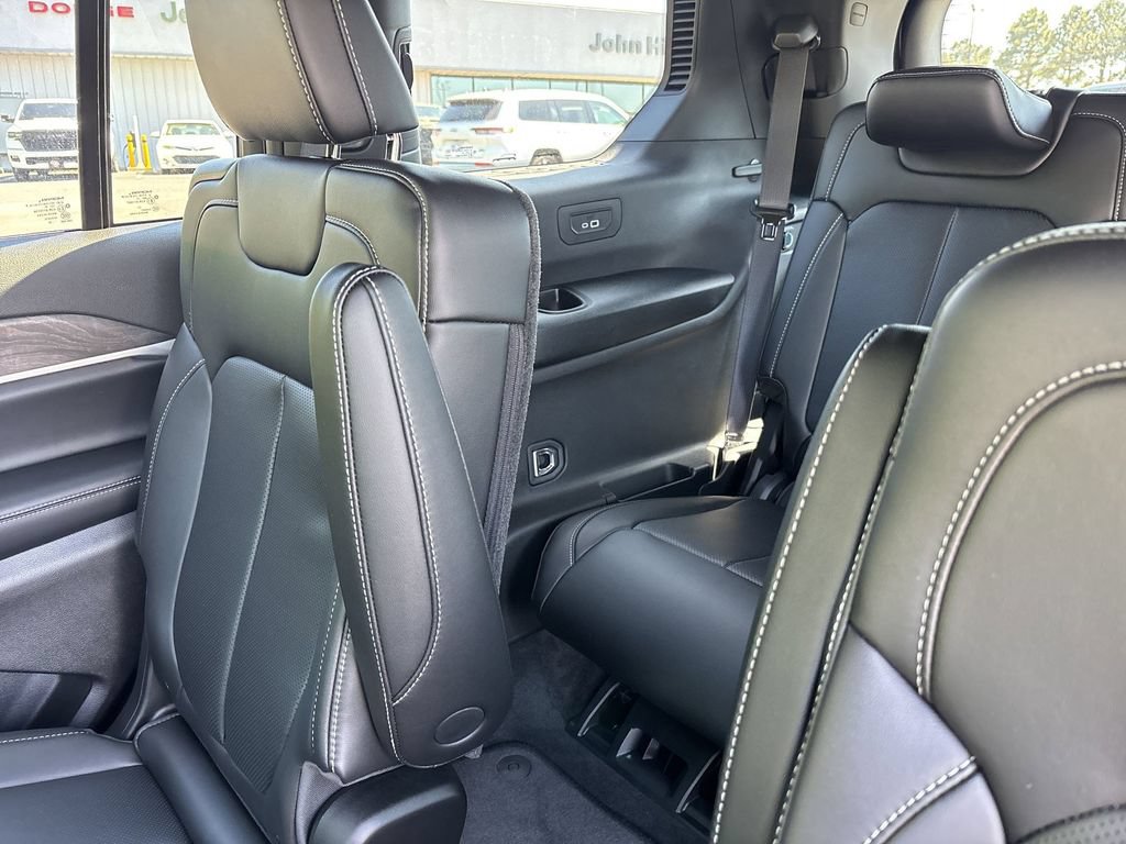 New 2026 Jeep Grand Cherokee L Limited w/ Luxury Tech Group II AWD/4WD image 30