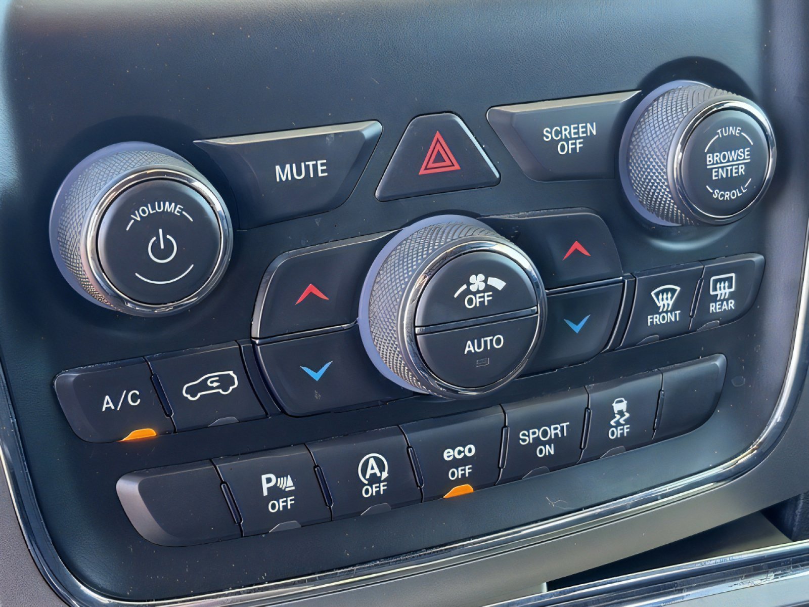 Used 2020 Jeep Grand Cherokee Laredo image 24