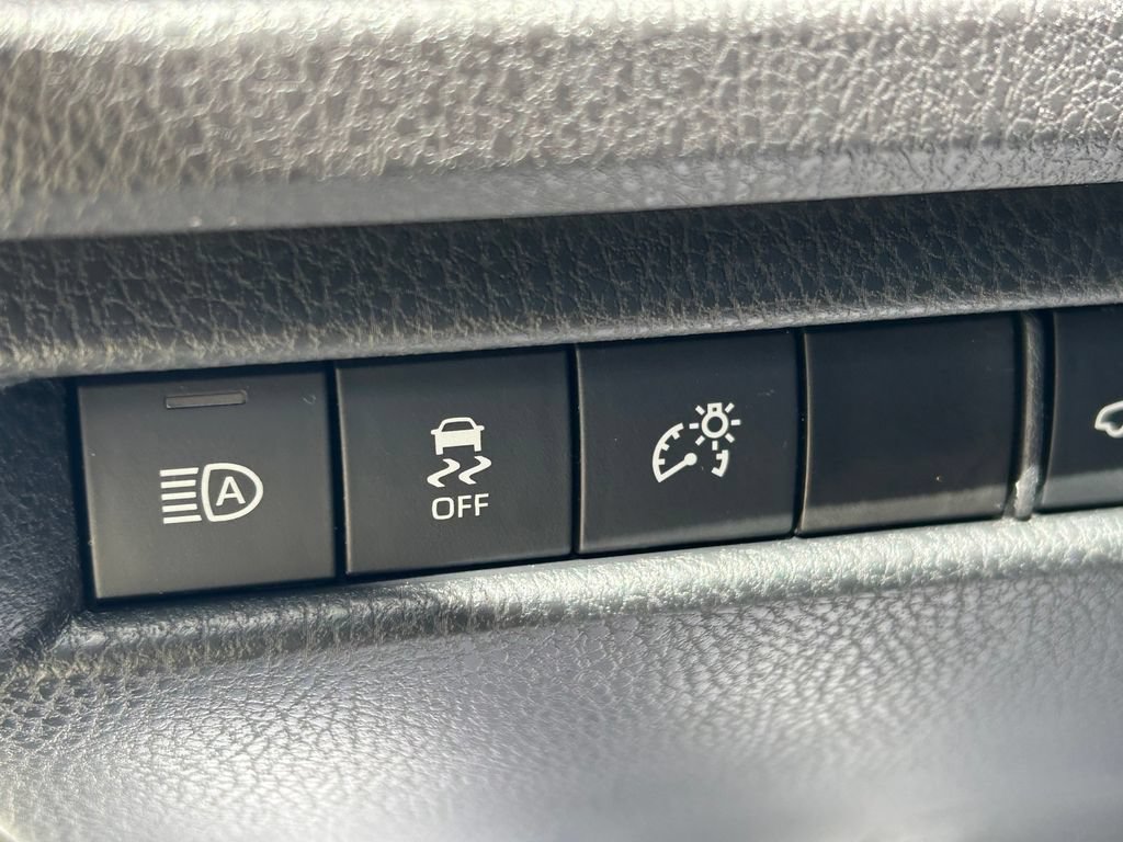 Used 2025 Toyota Camry SE w/ Convenience Package FWD image 24