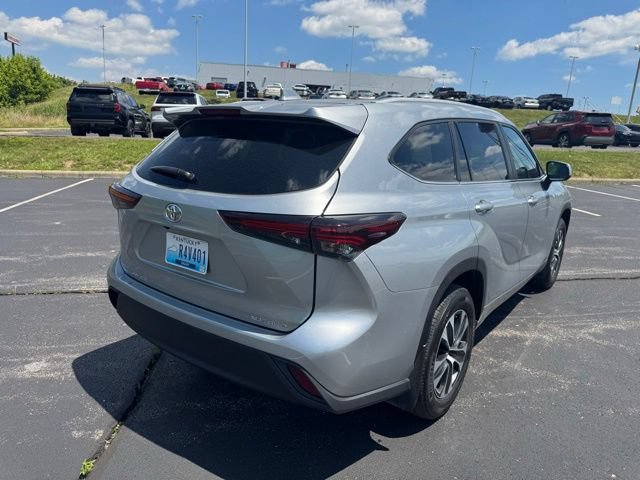 Certified 2025 Toyota Highlander XLE AWD/4WD image 3