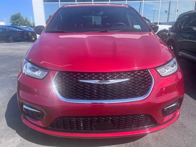 Used 2025 Chrysler Pacifica Select FWD image 3
