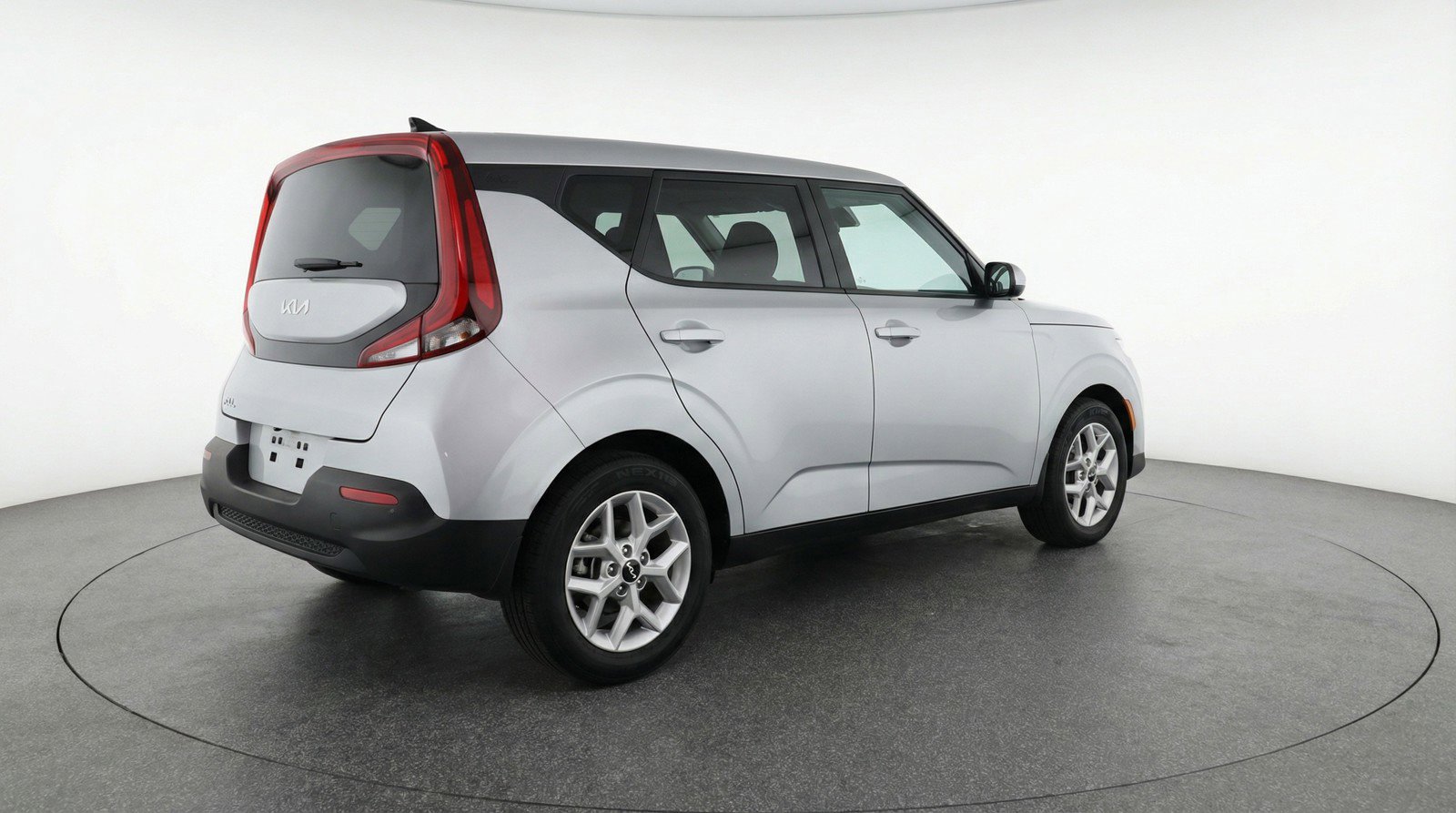 Used 2025 Kia Soul LX w/ LX Technology Package FWD image 9