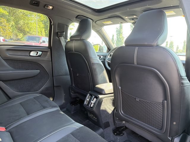 Used 2021 Volvo XC40 T5 R-Design w/ Advanced Package AWD/4WD image 17