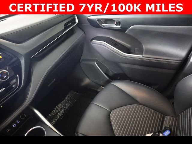 Used 2023 Toyota Highlander XSE FWD image 16
