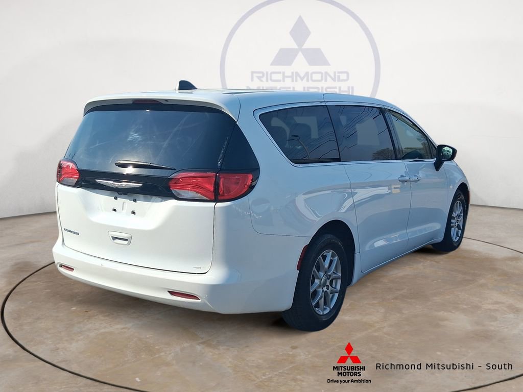 Used 2024 Chrysler Voyager LX FWD image 3