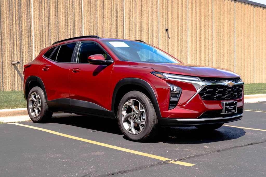 Certified 2025 Chevrolet Trax LT w/ Driver Confidence Package FWD image 2