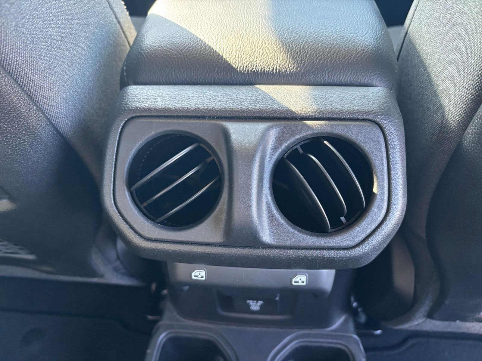 Used 2025 Jeep Wrangler Unlimited Rubicon image 23