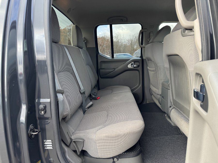 Used 2012 Nissan Frontier SV image 17