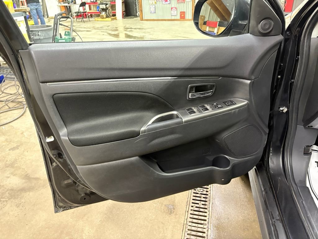 Used 2021 Mitsubishi Outlander Sport SE image 9