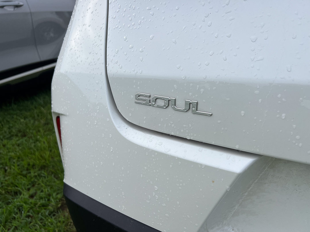 Used 2025 Kia Soul LX w/ LX Technology Package FWD image 4
