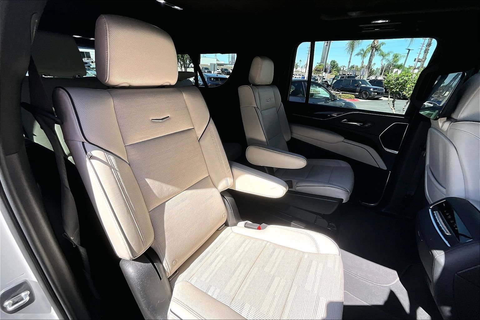 Used 2021 Cadillac Escalade ESV Sport w/ Driver Assist Tech Package AWD/4WD image 27