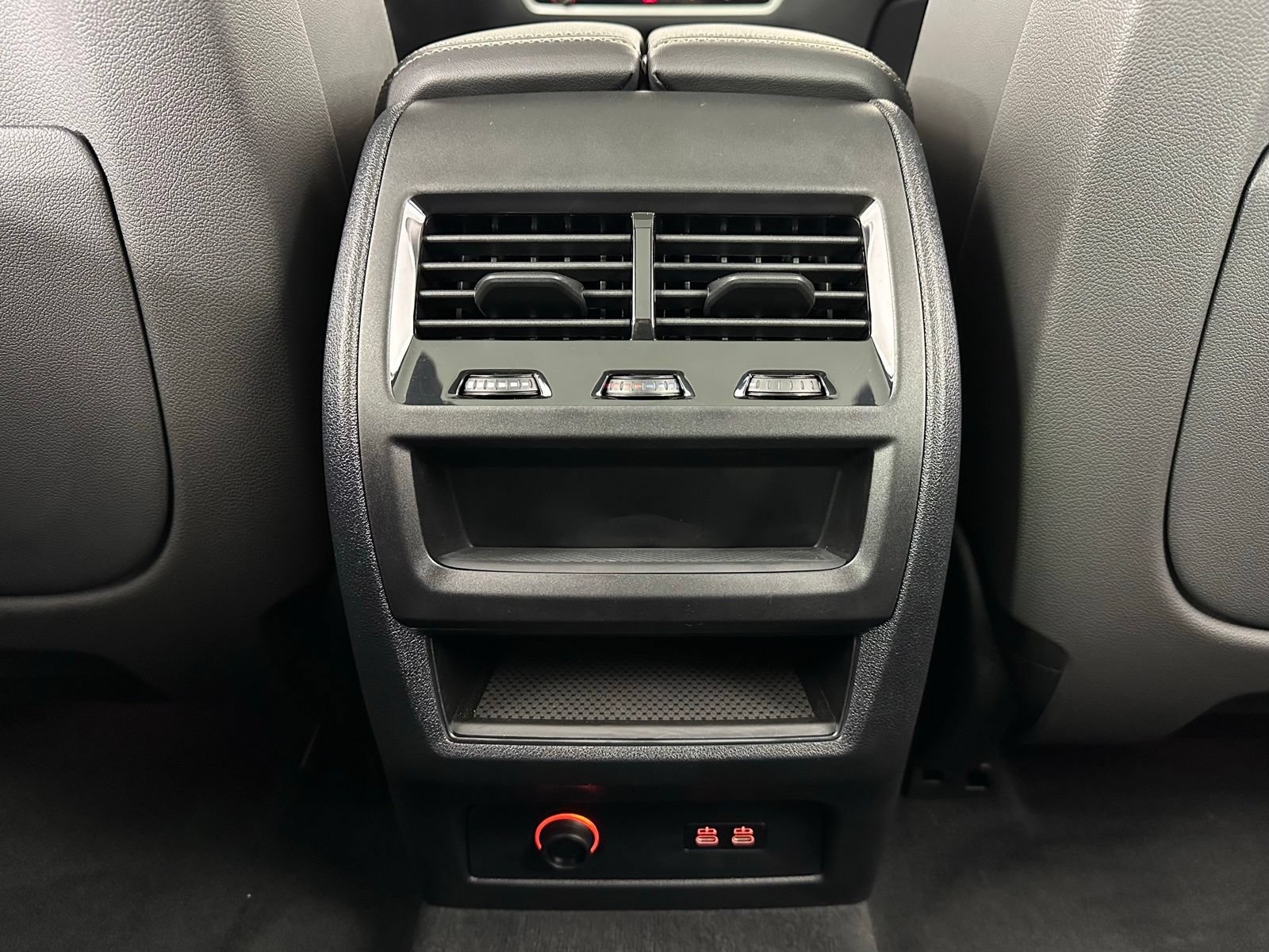 Used 2024 BMW X5 xDrive40i w/ Parking Assistance Package AWD/4WD image 31