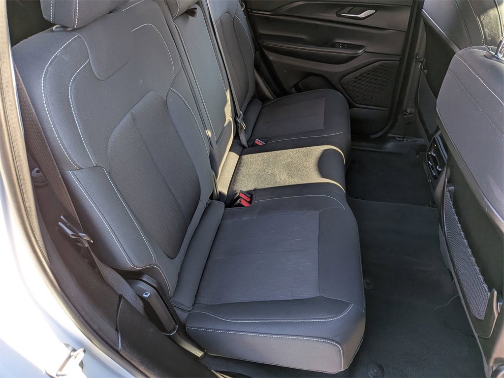 Used 2024 Jeep Grand Cherokee Laredo image 22